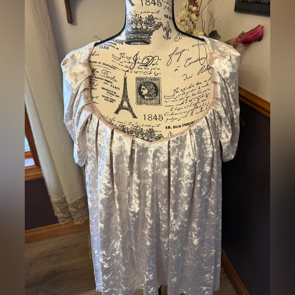Anthropologie Maeve Short-Sleeve Drapey Velvet Tee - Picture 4 of 10